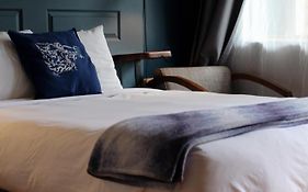 Salt Hotel & Pub