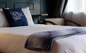 Salt Hotel & Pub